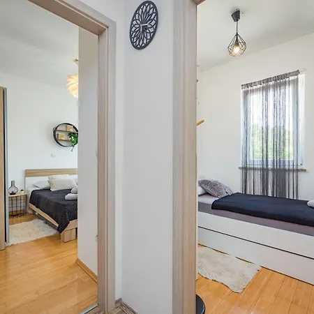 Apartment Studio Apartman Marly